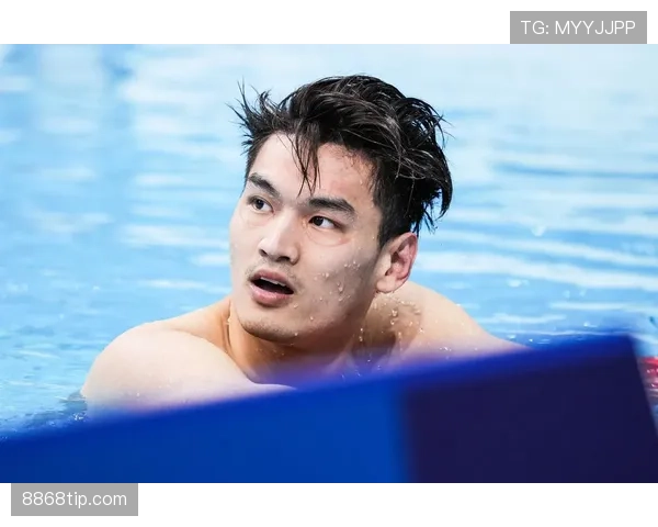 徐嘉余家的冰箱里塞满了能量胶，连饮料都按训练时段分装