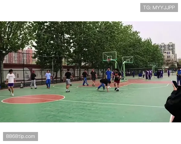 揭秘篮球争议球处理规则要点，带你读懂判罚标准与常见争议。